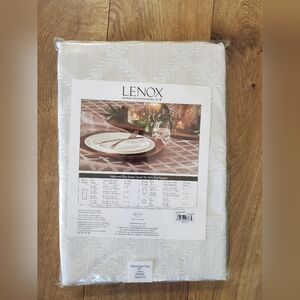 Lenox Laurel Leaf Tablecloth